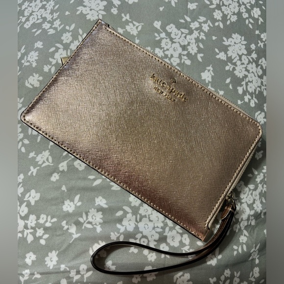 kate spade Handbags - Kate Spade Wrislet